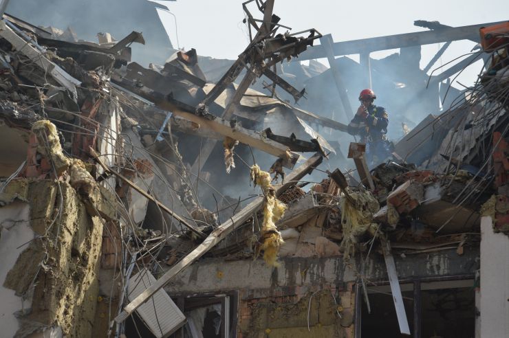 Российские военные нанесли серию воздушных ударов по Киеву.
