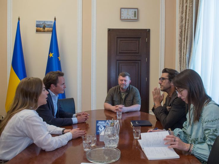 Перший заступник Голови Верховної Ради України Олександр Корнієнко провів робочу зустріч із Генеральним директором Rasmussen Global Фабрісом Потьє. 