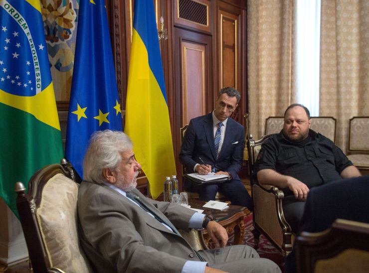 Голова Верховної Ради України Руслан Стефанчук зустрівся з Надзвичайним і Повноважним Послом Бразилії в Україні Нортоном Рапестою.