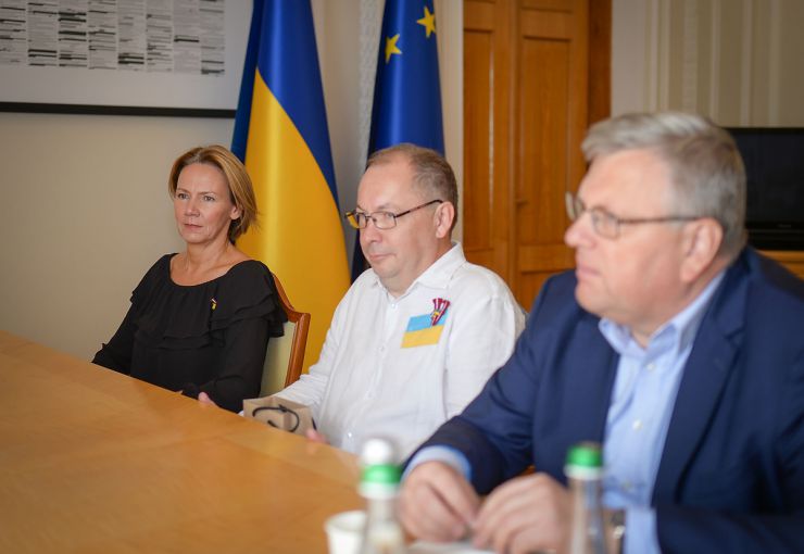 Заступниця Голови Верховної Ради України Олена Кондратюк зустрілася з Послом Латвії в Україні Ілгварсом Клявою та делегацією латвійських підприємців, які беруть активну участь у наданні допомоги Україні.