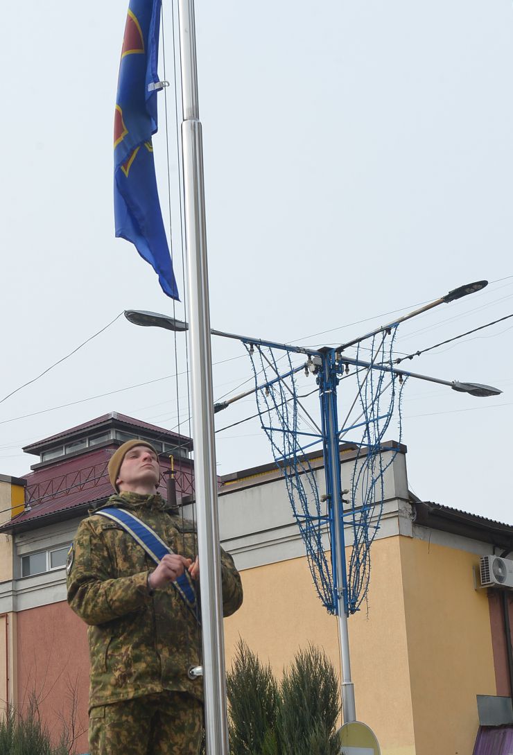 Із нагоди 10-ї річниці створення Національної гвардії України на центральній площі Ірпеня підняли прапор військового формування.
