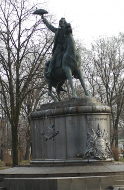Пам’ятник Суворову.