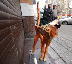 Київ. Біля Бессарабського ринку встановлено скульптуру рожевого кота.
