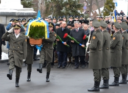 У Києві вшанували пам'ять героїчних українців, які були розстріляні більшовиками під Крутами взимку 1918 року.