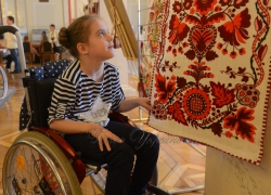 У ВР Всеукраїнська експозиція художньо-прикладного мистецтва та декоративних виробів, виготовлених молодими людьми з інвалідністю.