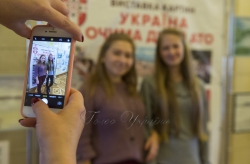 У кулуарах ІІІ поверху Верховної Ради України відбулася Презентація виставки картин “Україна очима дітей АТО” 