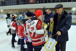 У місті Києві на льодовій арені відбулися матчі VI міжнародного турніру з хокею з шайбою пам’яті Валентина Павловича Уткіна.