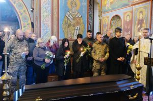 У Михайлівському соборі Києва попрощалися із загиблим воїном Іллею Долматовим