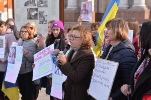 У центрі Києва пройшла акція, присвячена річниці великого обміну жінками-полоненими, що відбувся 17 вересня 2022 року