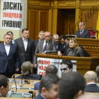 Як зупинити відплив валюти за кордон? Відповідь розколола коаліцію