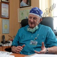 АТО: на допомогу пораненим бійцям приходять судинні хірурги