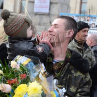 Бійців зустрічали як справжніх героїв