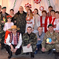 Самодіяльні артисти привезли пісні й подарунки