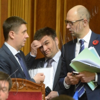 Прем’єр розповів про поступ і пішов займатися посівною 