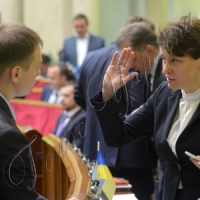 Уряд просить реструктуризувати зовнішні борги