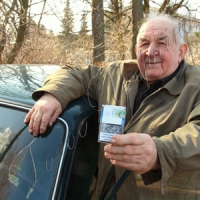 За невикурені сигарети купив два авто