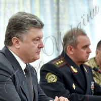 Луценка не відпускають ні однопартійці, ні Президент