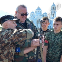 Допомагаємо людям вижити