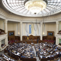 Влада наближається до людей на відстань витягнутої руки