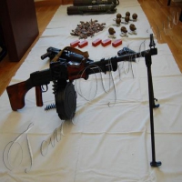 На вибори з арсеналом зброї