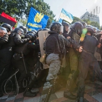 Міжнародна реакція: схваливши рішення під куполом, засудили кровопролиття під стінами парламенту