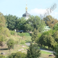 На схилах Дніпра розквітнув сад Анни, королеви Франції