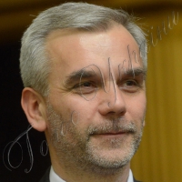 Стелити Конституцію під кожного не маємо права!