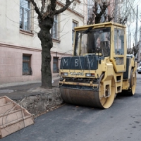 Горезвісну вулицю Богдана Хмельницького підлатали
