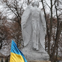 Постав Воїн-Янгол
