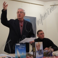 «Тільки янгол яснів, і кружляв, і літав...»