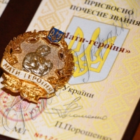 Бюрократія на шляху  «Матері-героїні»