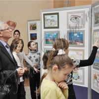 Діти Донбасу малюють війну і мріють про мир...