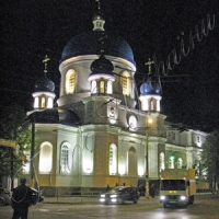 Віяли над храмом вітри історії...