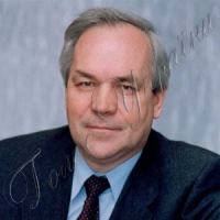 Утвердитися чи сподобатися?..