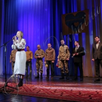 Захисник станцював із співачкою