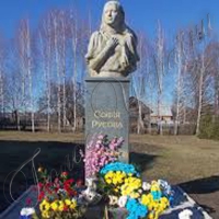 Перший пам’ятник видатній просвітительці