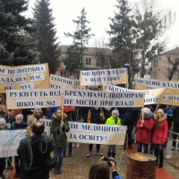 На Вінниччині шини для чиновників принесли учні і вчителі