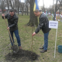 У Надії Савченко з’явилася «іменна» яблуня