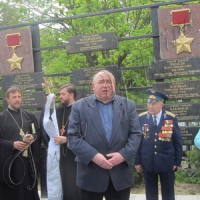Стела Героїв перемістилася,  але вижила