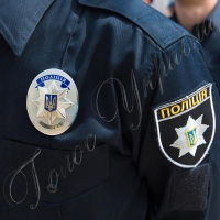 Одні «кришували» масажний салон, інші — наркоділків