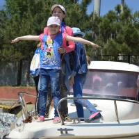 Знайомилися з технікою і спостерігали  за виходом військових катерів у море