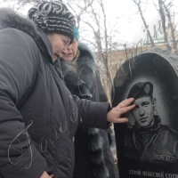 Бюрократи проти Героя Небесної Сотні
