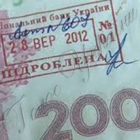Долари обміняла на папірці