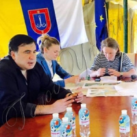 Кабінет перемістився... у намет