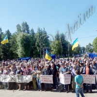 Люди вийшли  обстоювати завод