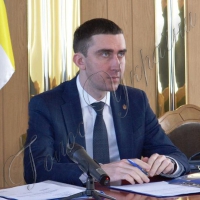 Обласна рада без голів. Поки що