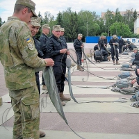 Попереду — стрибки з парашутом