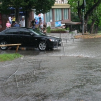 Знову злива, знов пливемо...