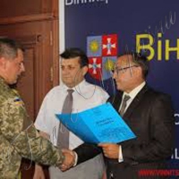 По нагороду з немовлям на руках