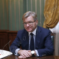 Паперові права?
